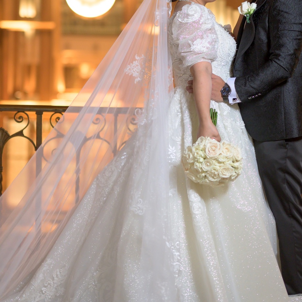 Luxury Wedding Dress Gown Bride - Picture 2 of 3